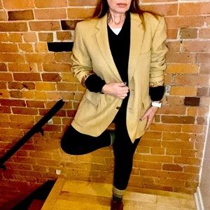 MADE IN ENGLAND 100% Camel 🐪 hair vintage jacket. Paisley lining. A+ condition!